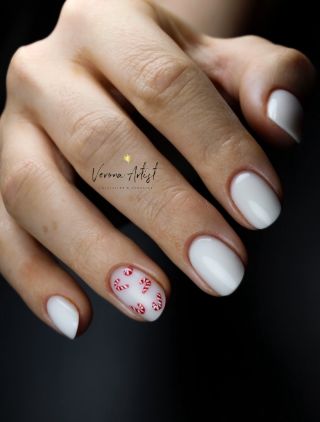 Čistota. Preciznost. Detail. 🤍 Dokonale hladká bílá modeláž, která nechává vyniknout tvar a práci s materiálem, doplněná o...