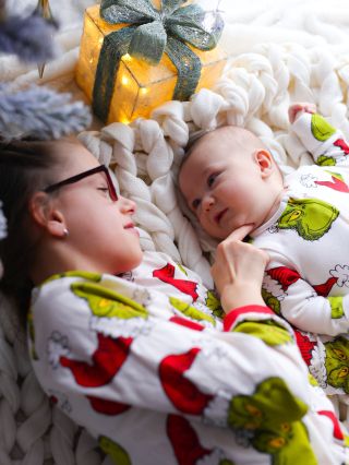 Letos jsme si s manželem neudělali klasické vánoční fotky. Ale vzniklo něco mnohem cennějšího. Stačilo na chvíli oprášit...