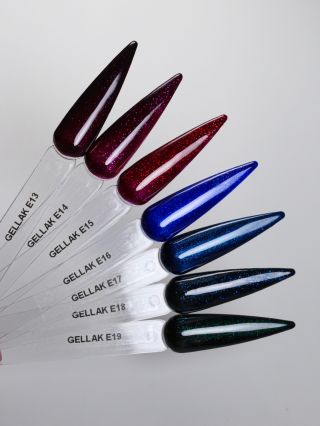 ✨ Elegance, která se nedá přehlédnout. Tahle část kolekce – od hlubokých vínových tónů až po ledově modré a temně...