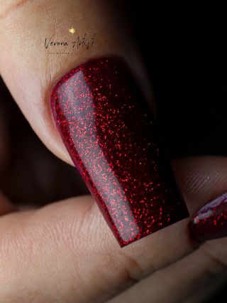 Každý detail má svůj smysl. Základ tvoří dokonale připravený nehet a hlavní roli přebírá Gellak E15 – rovnoměrný,...